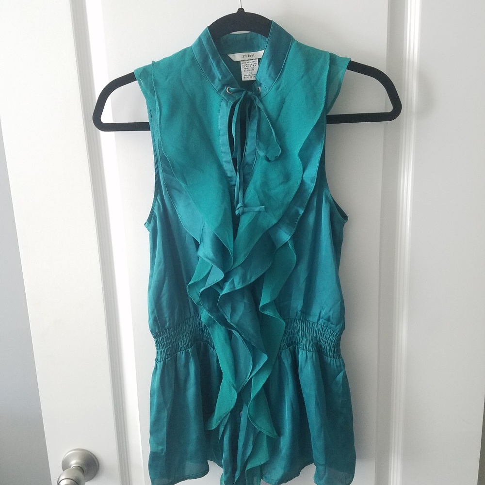 Green size M botton up silk like flowy blouse